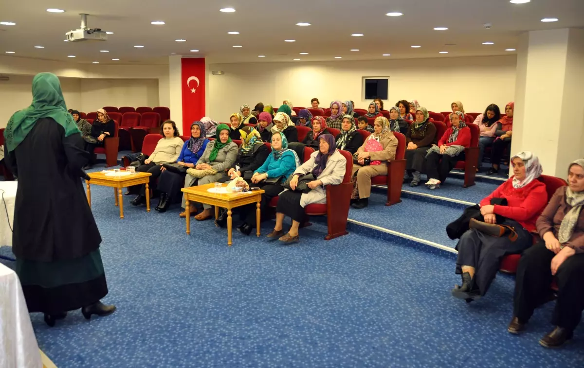 Gölbaşılı Kadınlara \'Şahsiyetli Çocuk Yetiştirme\' Semineri