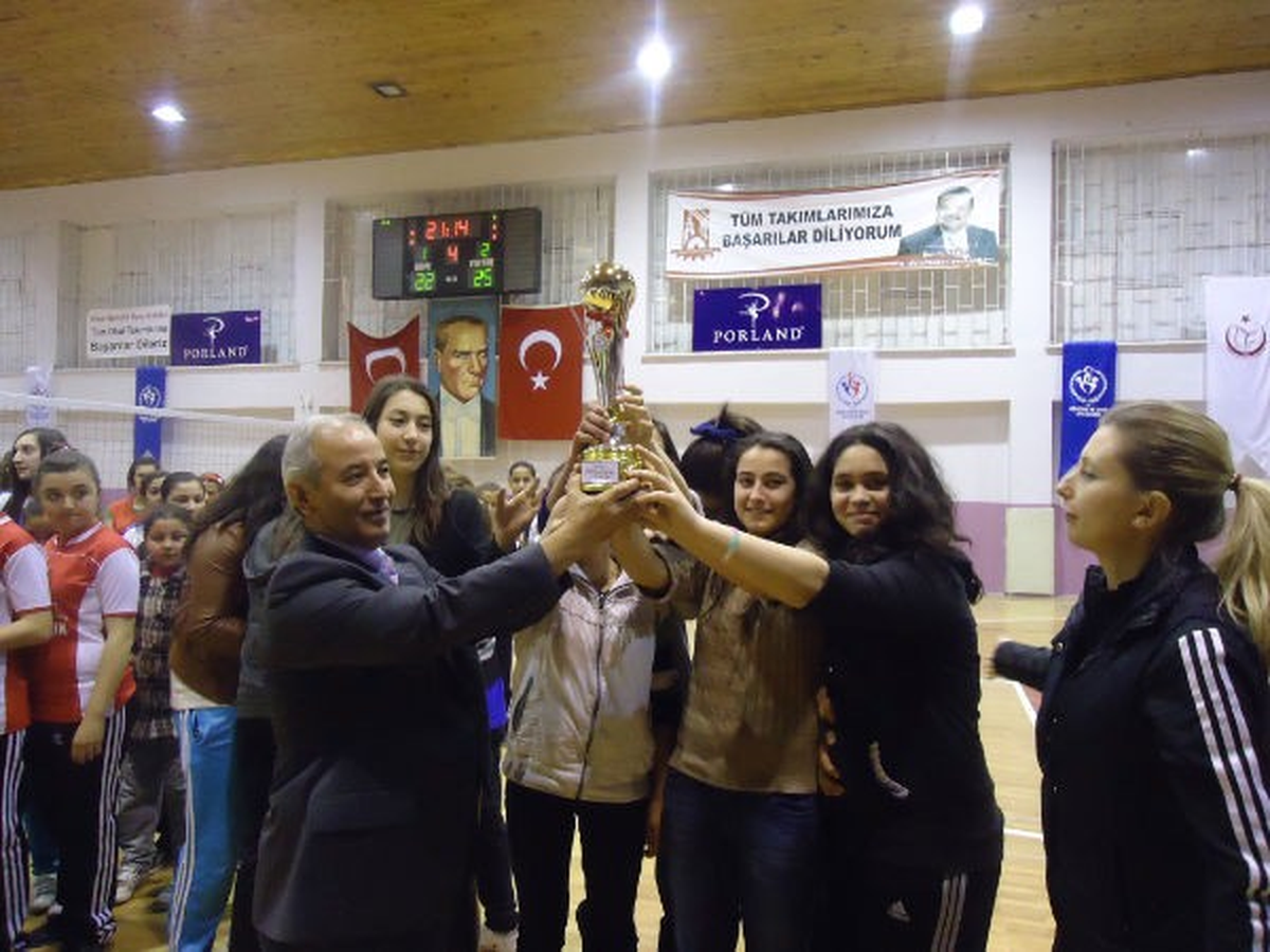 Güneşspor Voleybol Takımı İl Şampiyonu Oldu