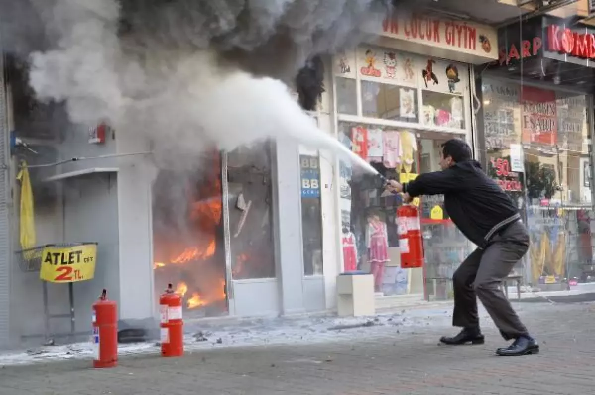 İç Çamaşırı Dükkanı Alev Alev Yandı