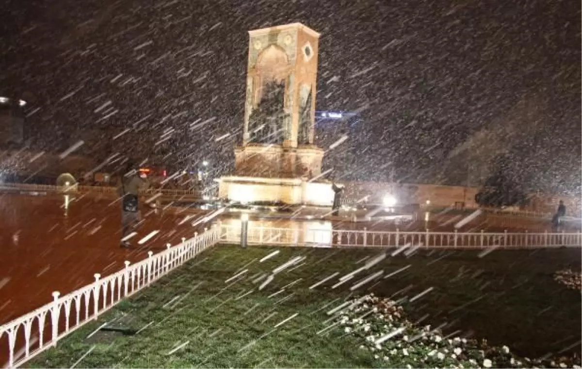 İstanbul\'da Kar Yağışı Etkisini Yitirdi