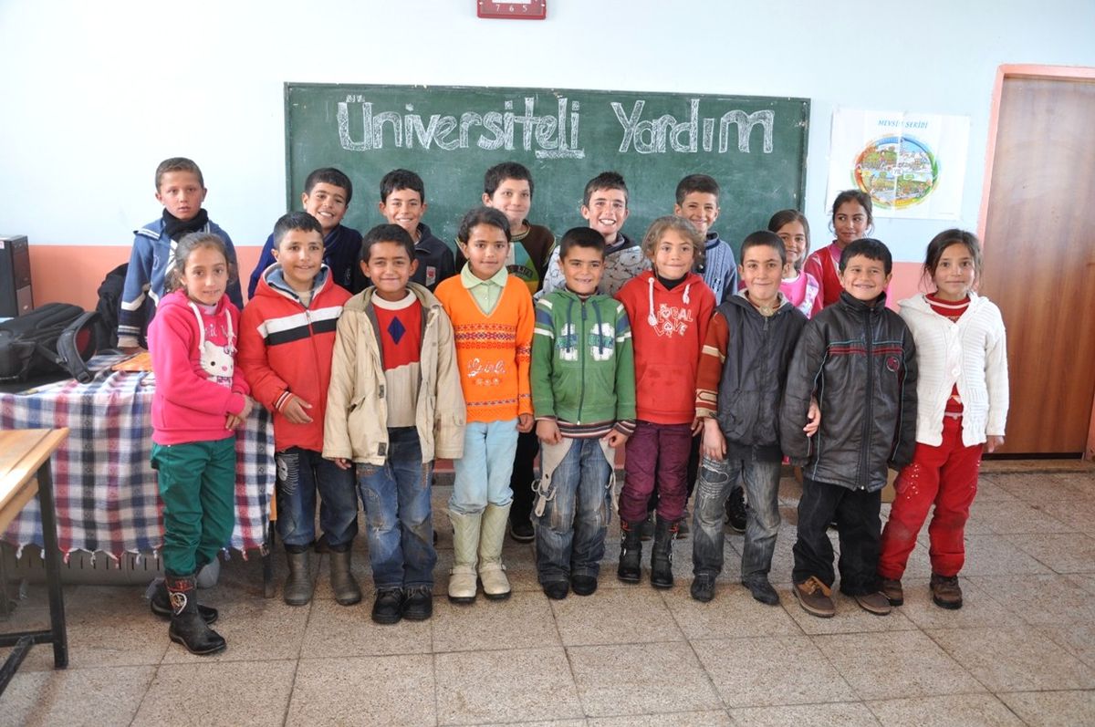İzmir\'den Van\'a "Üniversiteli Yardım"