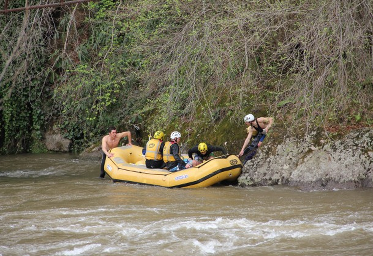 Rize\'de Rafting Botu Devrildi: 3 Yaralı