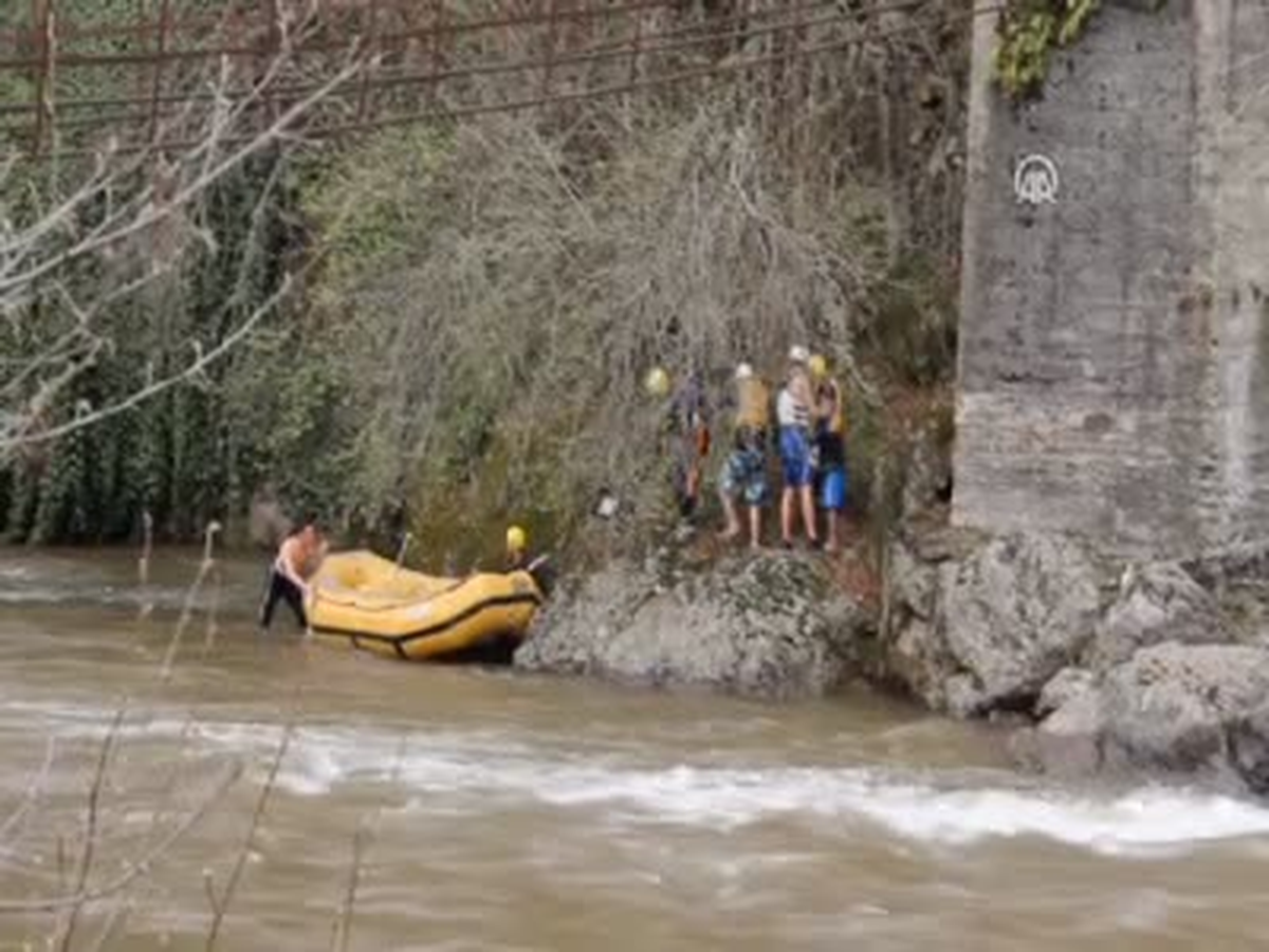 Rize\'de Rafting Botu Devrildi: 3 Yaralı