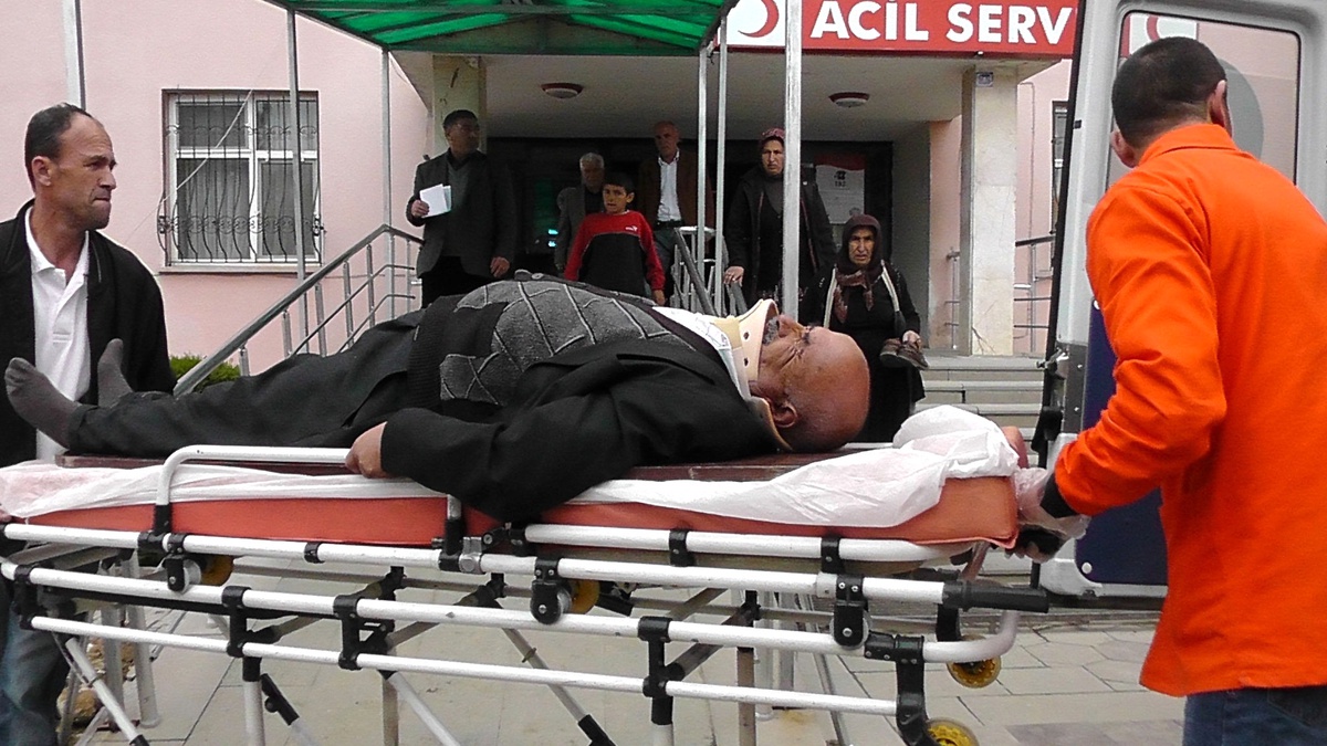 Ticari Taksi ile Otomobil Çarpıştı: 6 Yaralı