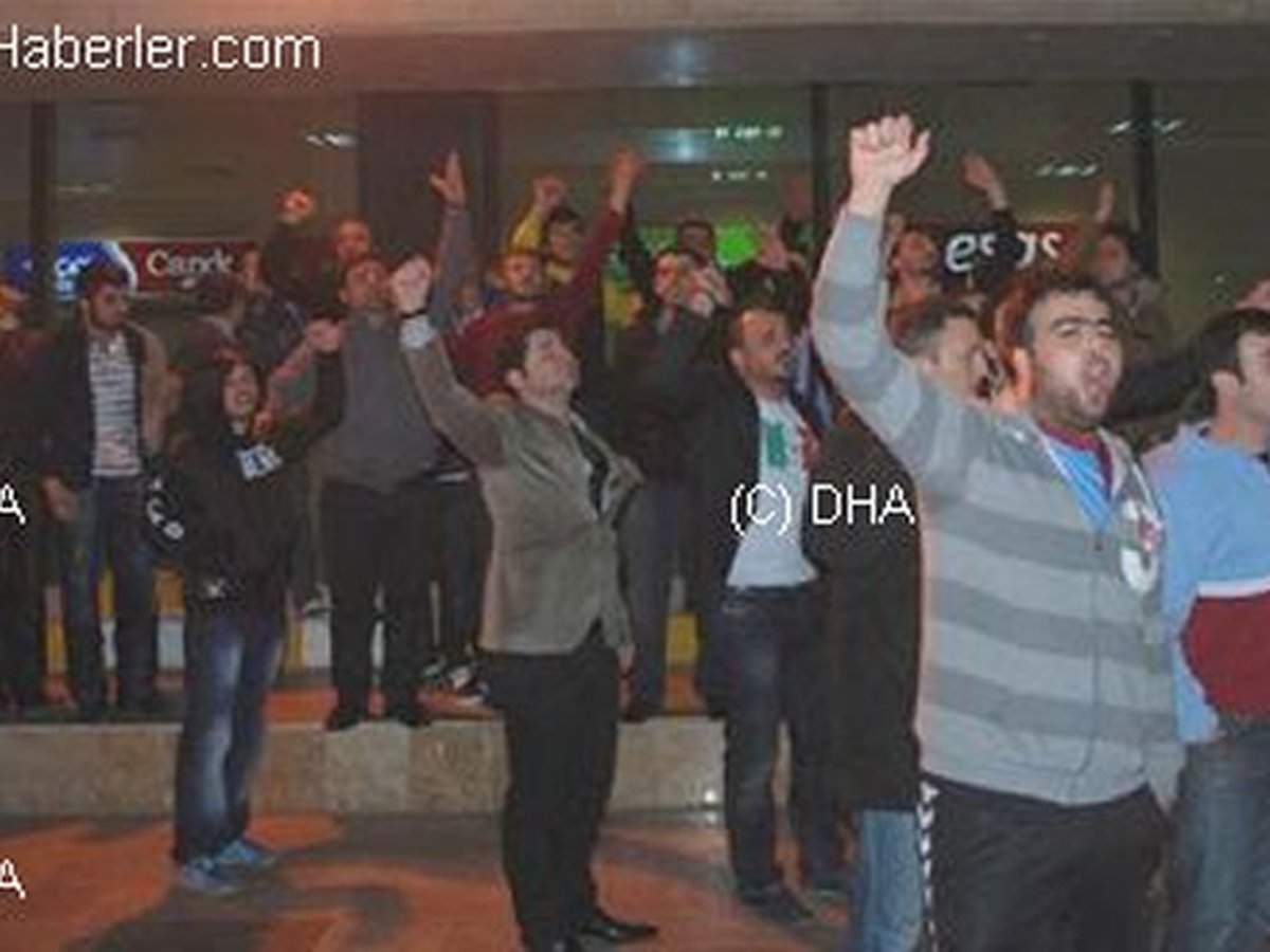 Trabzonspor Dibe Vurdu, Taraftar Delirdi