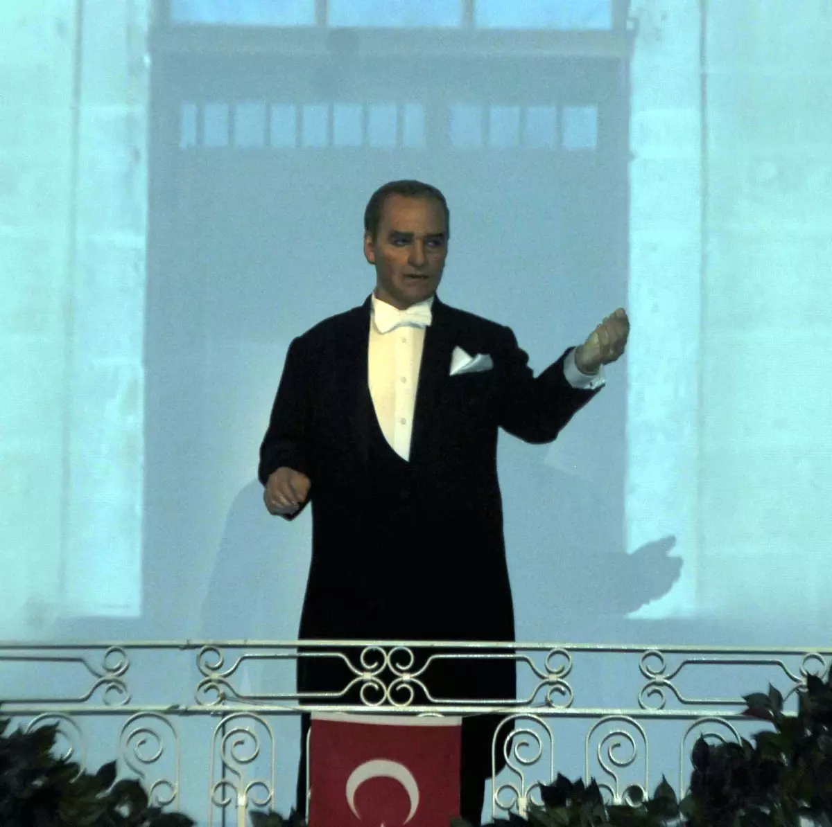 Türkiye\'de İlk Defa Atatürk Canlandırıldı
