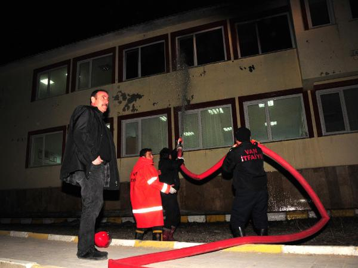 Vangölü İlköğretim Okulu\'nu İkinci Kez Yaktılar