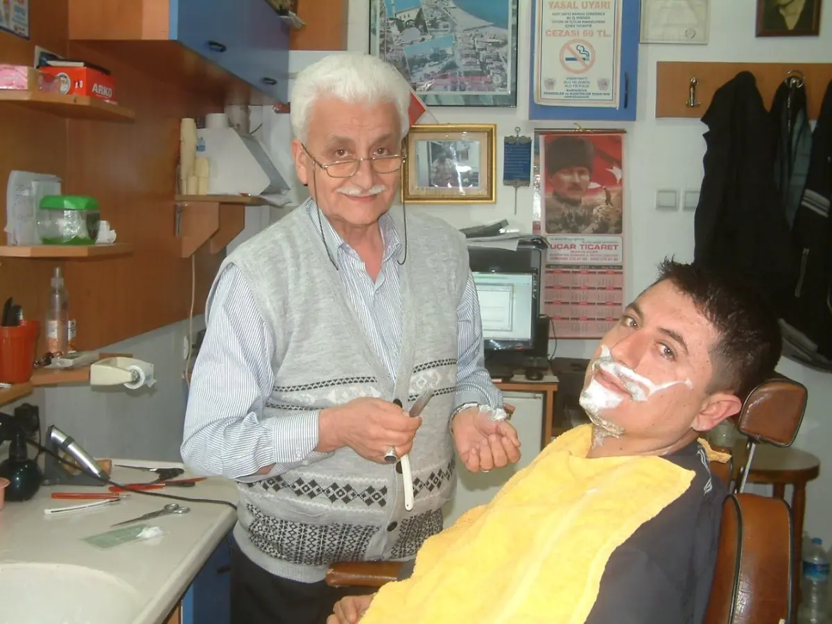 30 Yıllık Berber Muhtar Yıllara Meydan Okuyor
