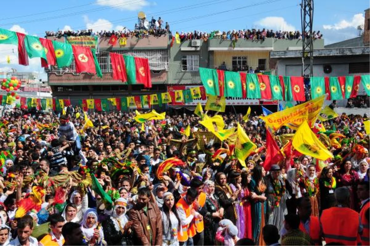 Adana\'da 10 Bin Kişilik Nevruz Kutlaması