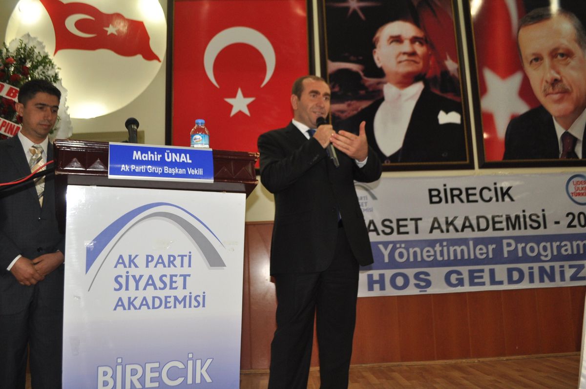 AK Parti Grup Başkanvekili Mahir Ünal, Bireciklilere Siyaset Dersi Verdi