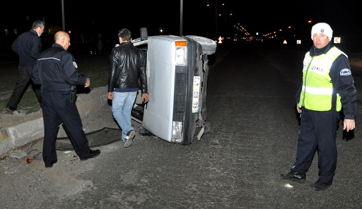Aksaray\'da Otomobil Devrildi: 1 Yaralı