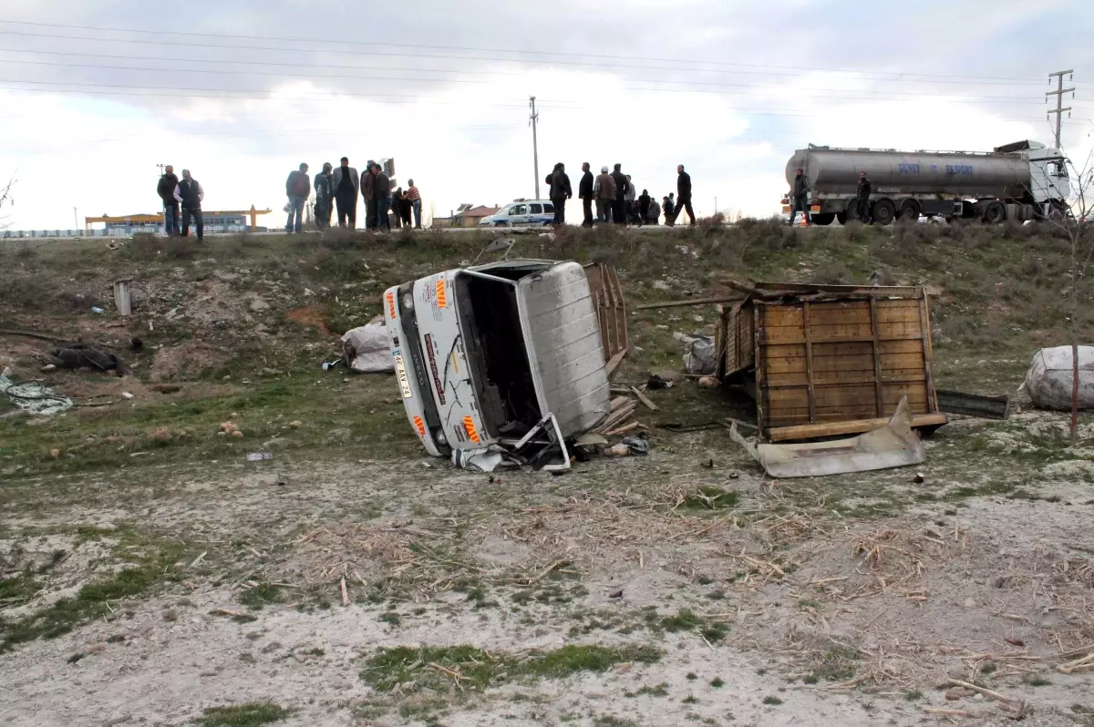 Benzini Biten Kamyona Tır Çarptı: 1 Ölü, 4 Yaralı