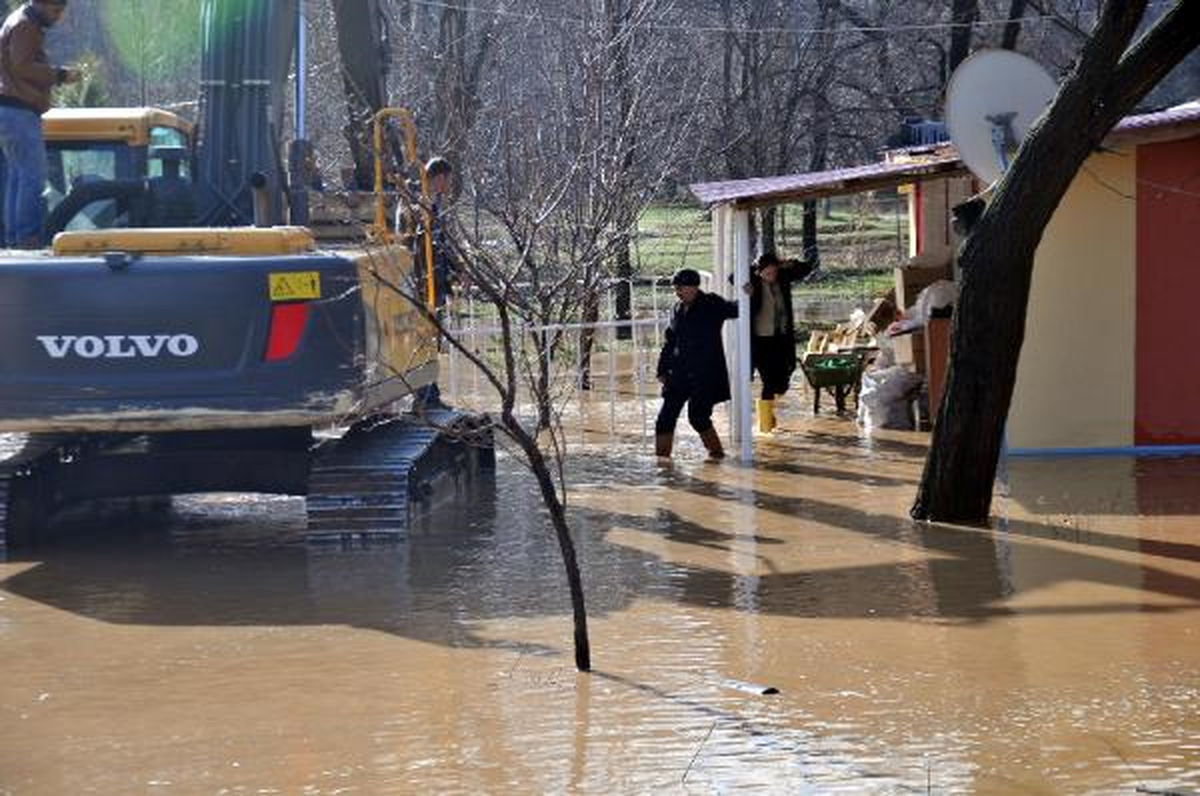 Harşit Çayı Taştı, Evler ve Ekili Araziler Su Altında