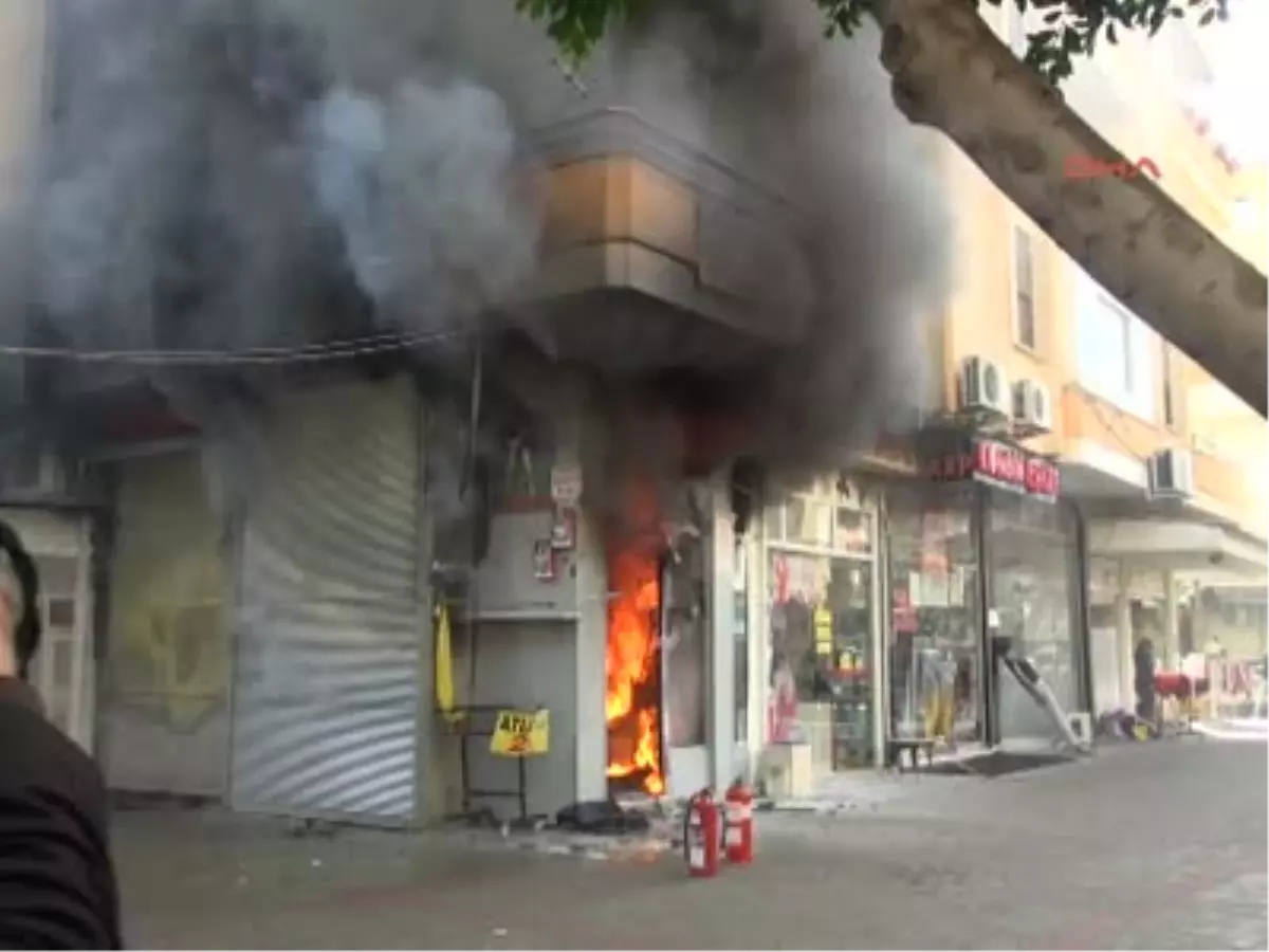 İç Çamaşırı Dükkanı Alev Alev Yandı Antalya\'nın Alanya İlçesi\'nde İç Çamaşırı Satışı Yapılan İşyeri...