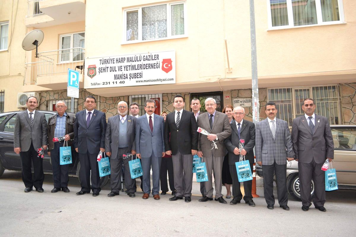 İl Müftüsü Cihan\'dan Şehit Aileleri Derneği\'ne Ziyaret