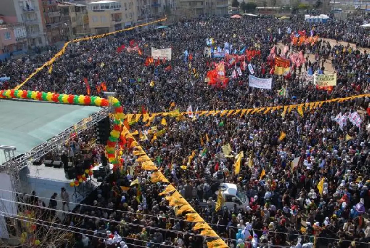 İzmir\'de Nevruz Alanı Doldu