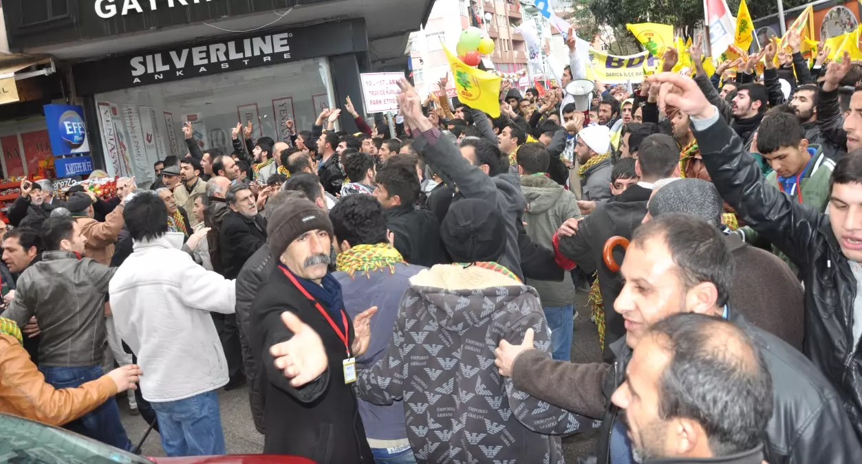 İzmit\'te Nevruz Kutlamalarında İki Grup Arasında Arbede