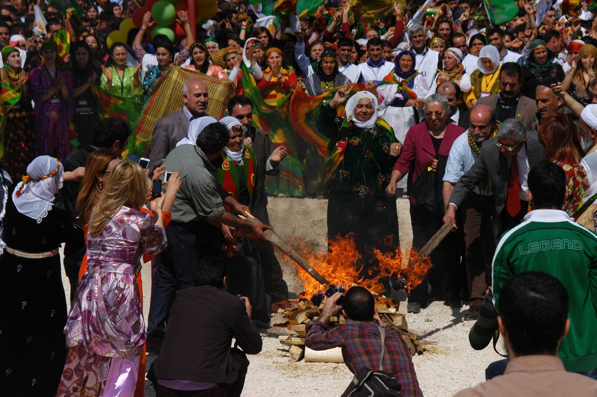 Mersin\'de Coşkulu Nevruz Kutlaması