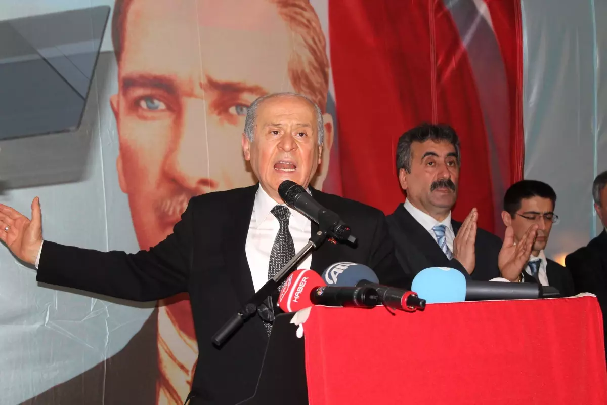 MHP Genel Başkanı Bahçeli Trabzon\'da."Akp\'den Kurtulmak İçin Önümüzdeki Yıl Yapılacak Mahalli...