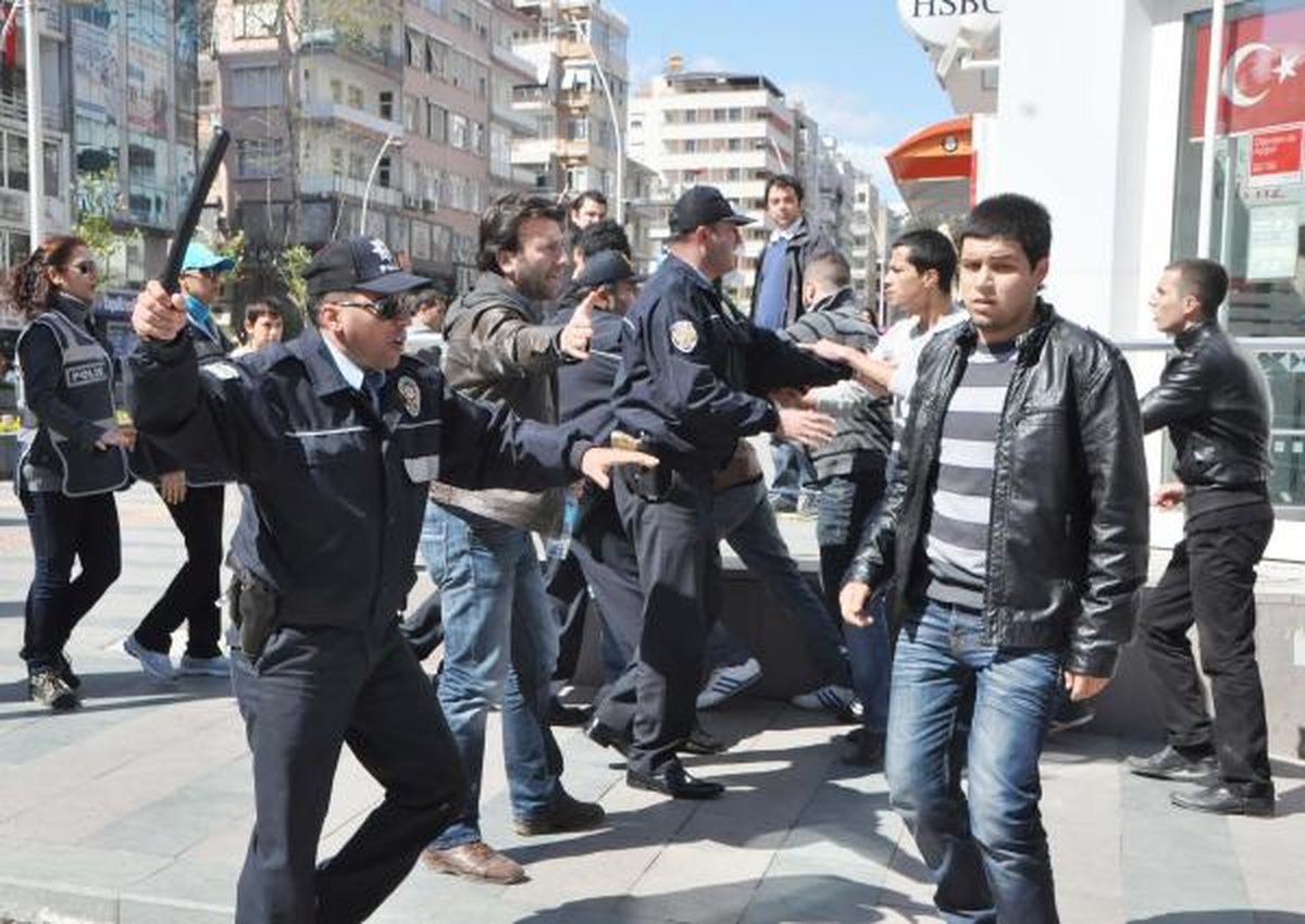 PKK\'yı Protesto Yürüyüşüne Polis Engeli