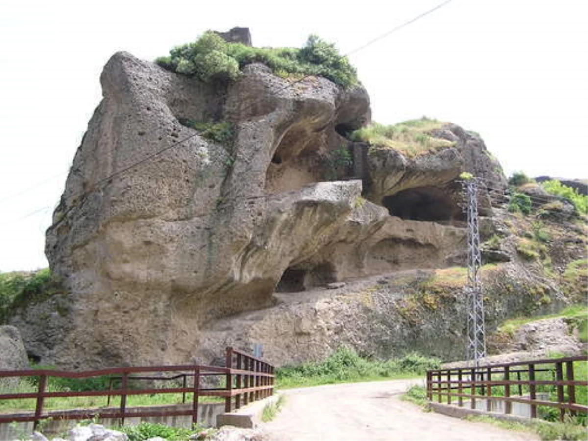 Tekkeköy Mağaraları Arkeolojik Vadisi\'nde Çalışmalar Devam Ediyor