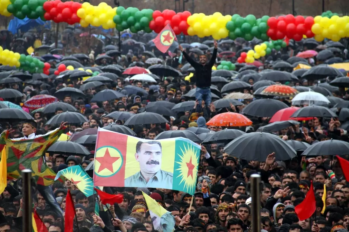 Van\'da Nevruz Kutlaması Bağımsız Van Milletvekili Tuğluk."Barış Fırsatını Bu Kez de Kaçırırsak...