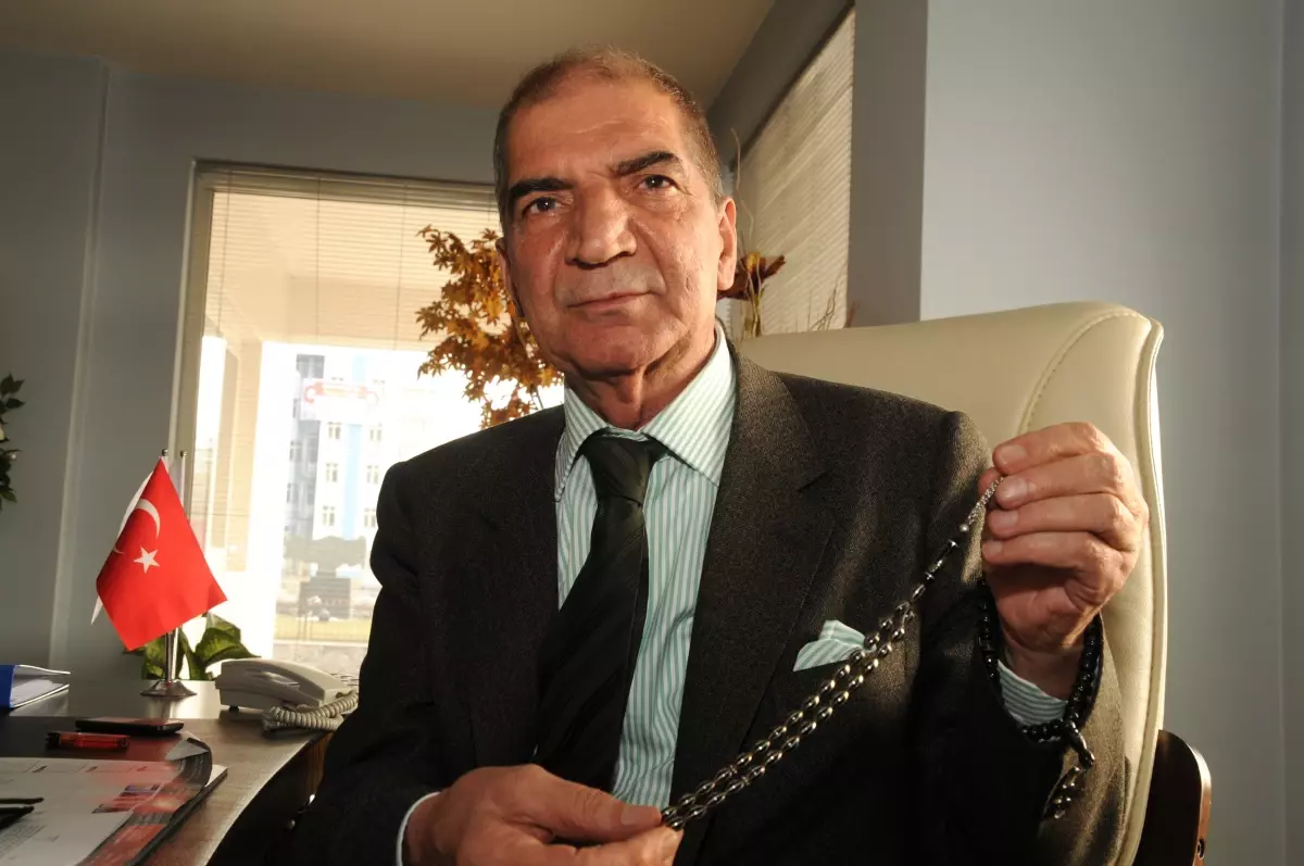 Baro Başkanı Terzioğlu, Başbuğ\'a Tespih Hediye Etti