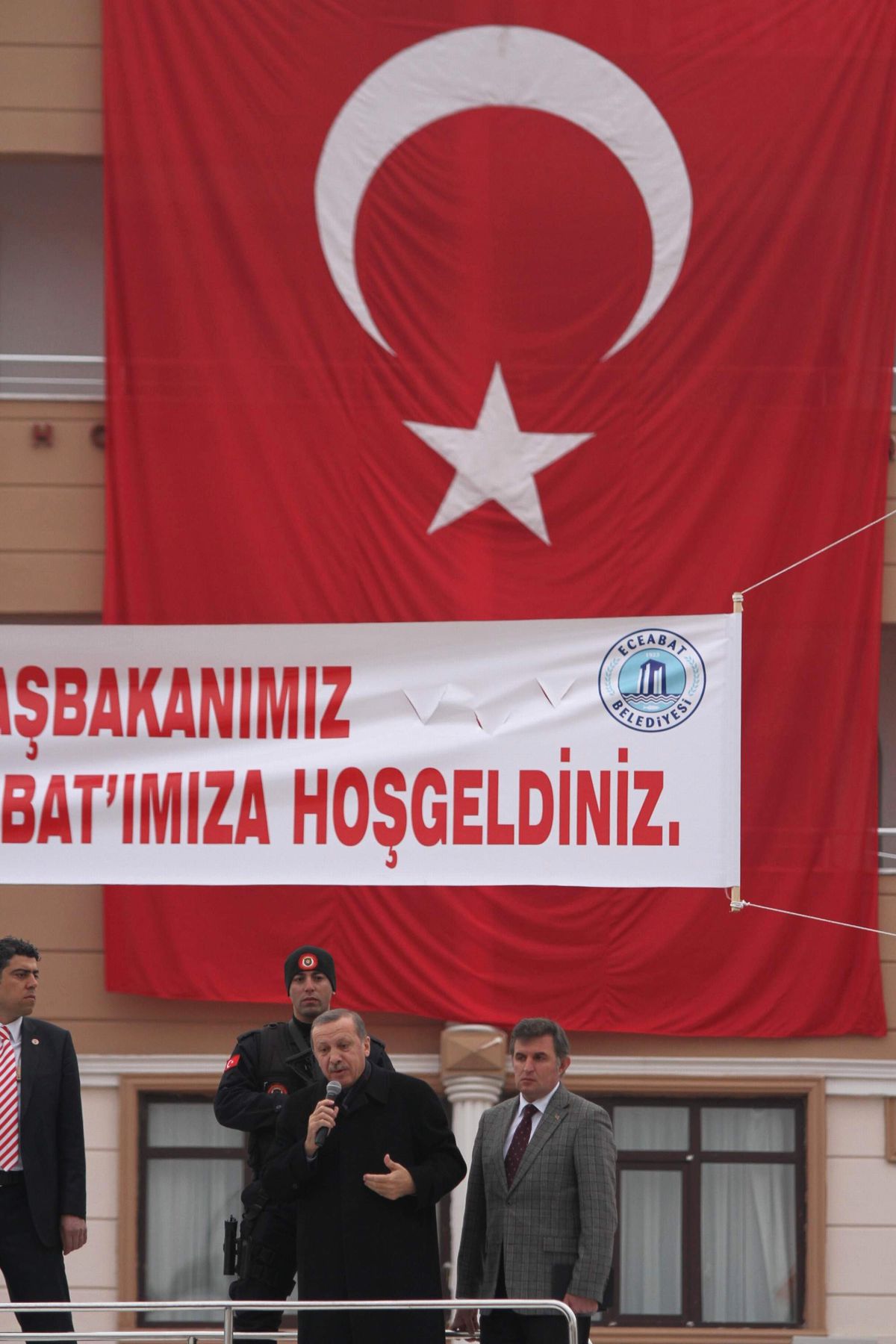 Başbakan Erdoğan: "Hortumculardan Kesilen Paralar Artık Halkın Cebine Giriyor"