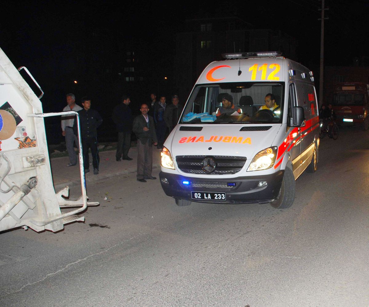 Çöp Aracı ile Konteyner Arasında Ayağı Sıkışan İşçi Yaralandı