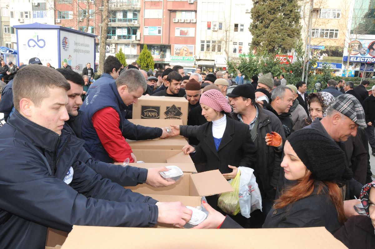 Çorlu Belediyesi\'nden Çanakkale Şehitleri Anısına Helva
