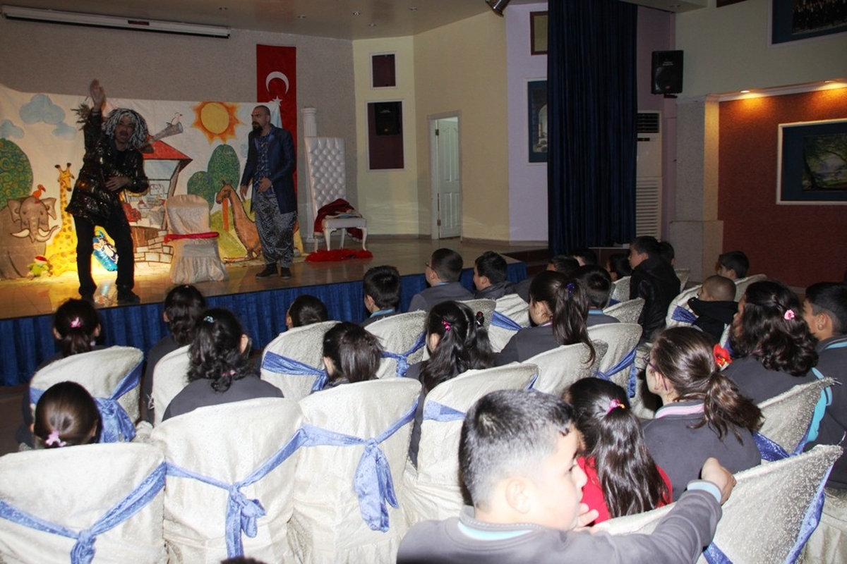 Çubuk Belediyesi\'nden Öğrencilere Ücretsiz Tiyatro