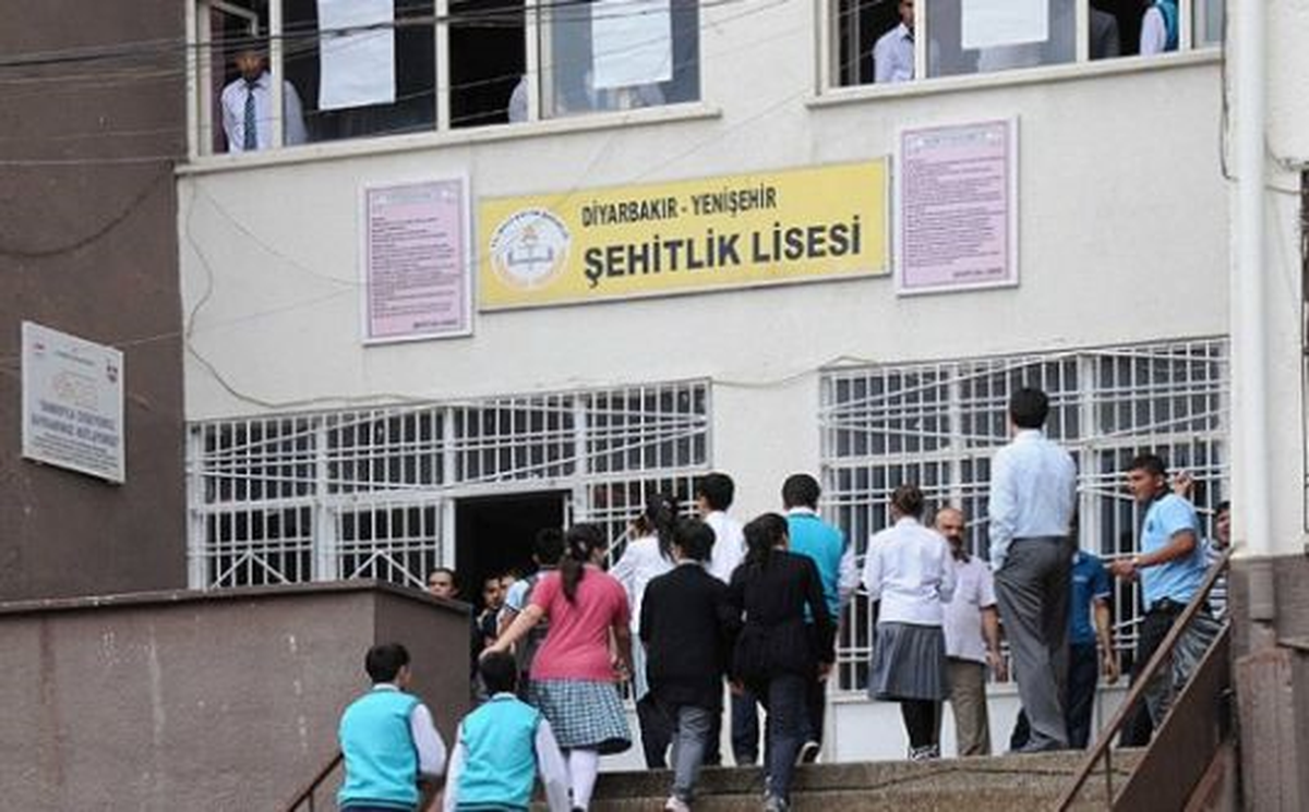 Diyarbakır\'da 5 Bin Çocuk, Okula Geri Döndü