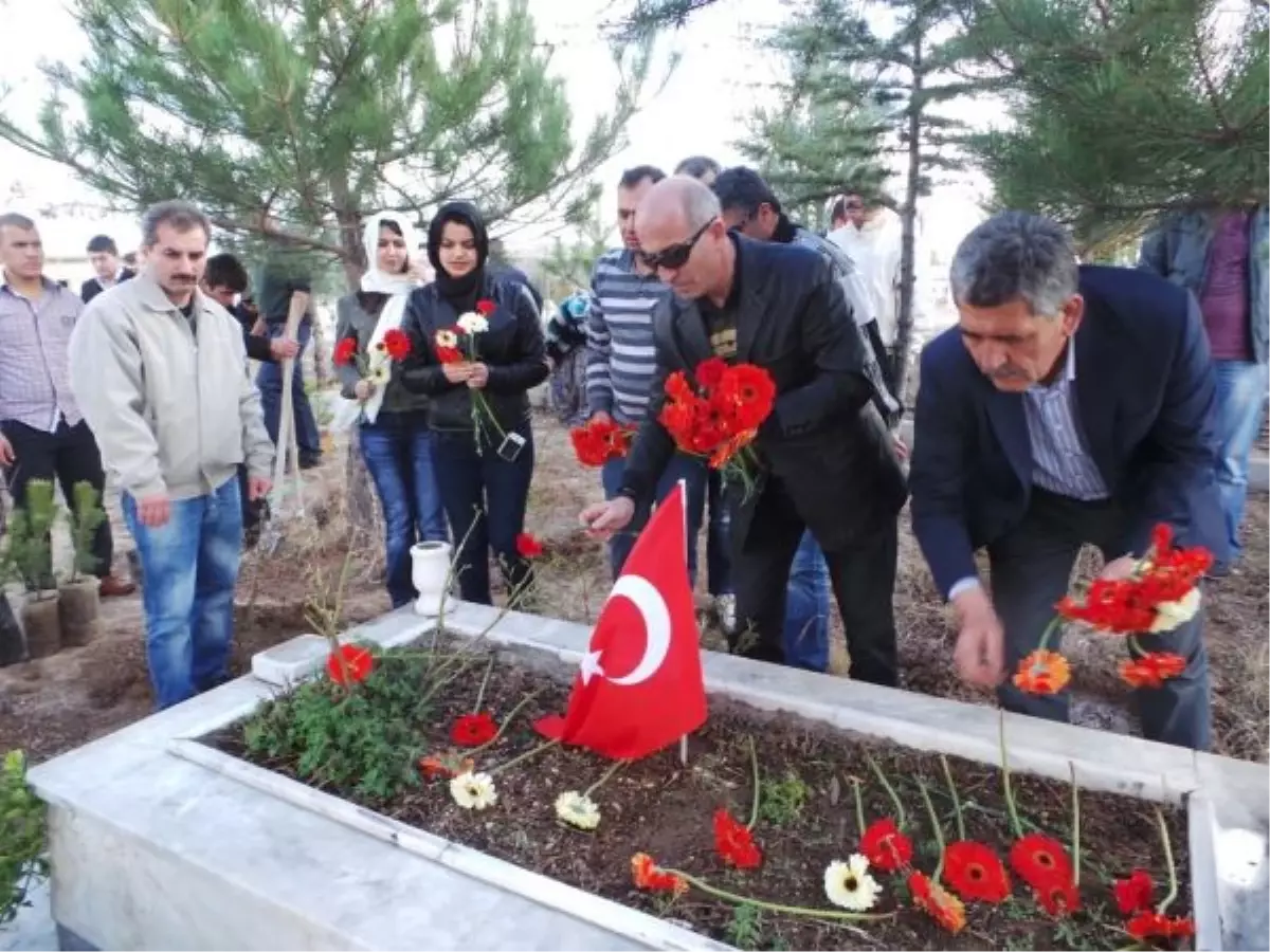 Eğitimcilerden Şehit Mezarlıklarına Ziyaret