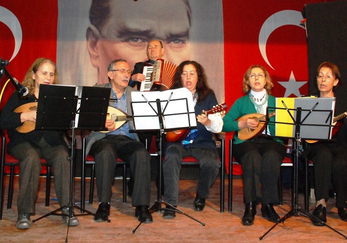 Emekli Öğretmenlerden Duygusal Buluşma