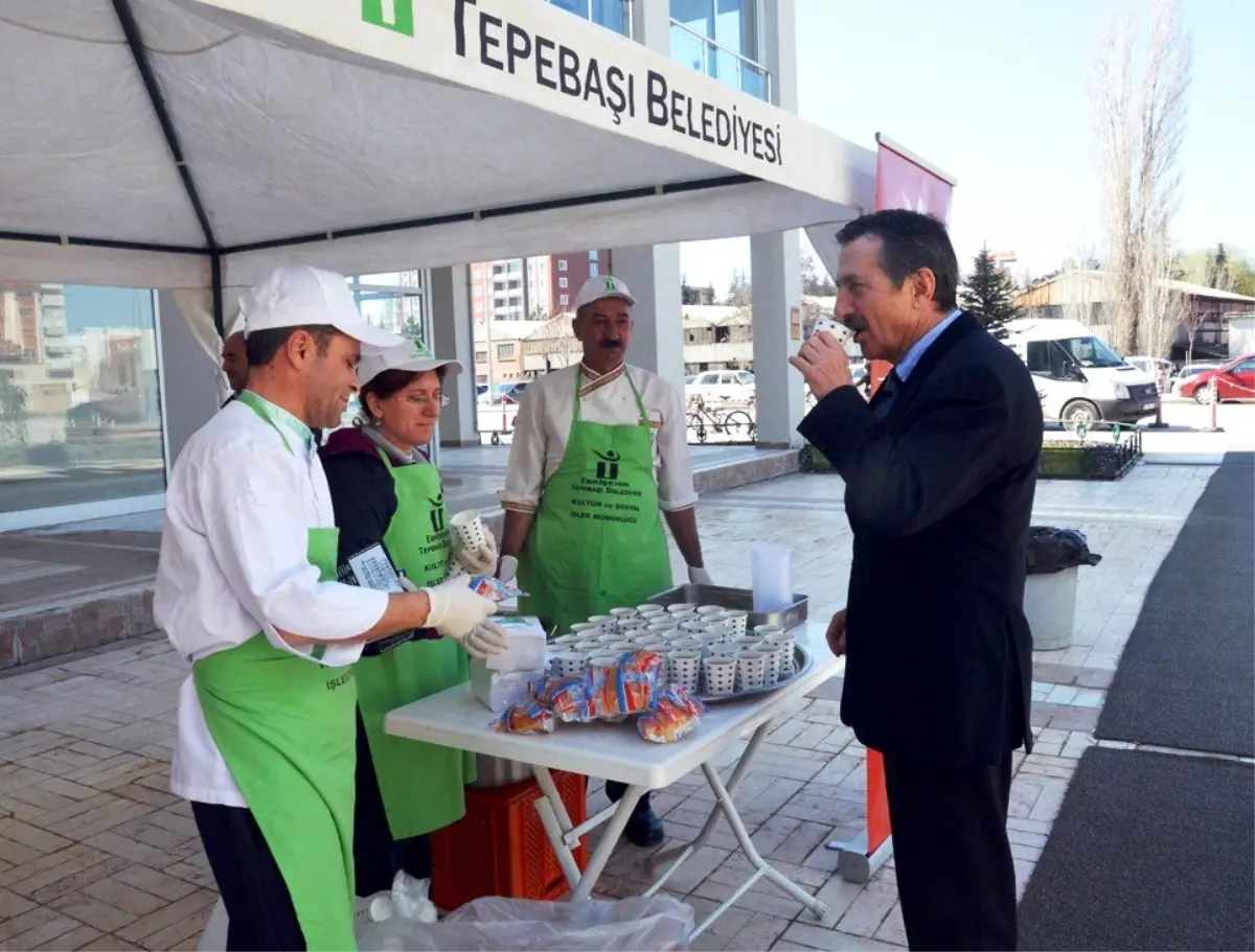 Eskişehir\'de Ekmek ve Üzüm Hoşafı İkramı