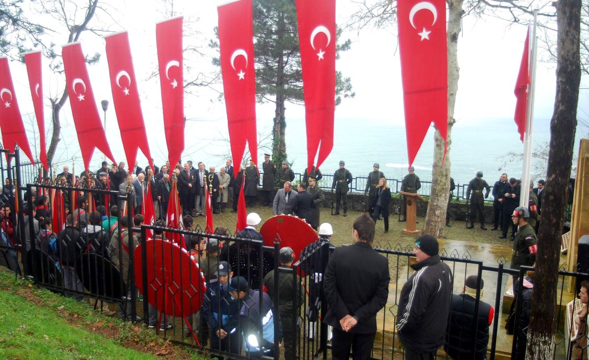 Giresun\'daki Şehitlikte Gözyaşı Vardı