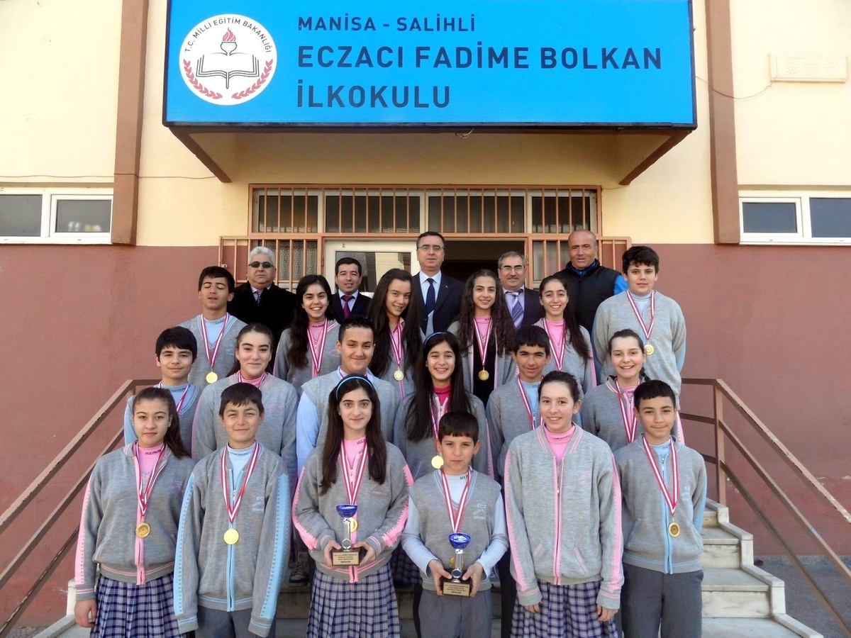 İş Adamından, Yarı Finale Yükselen Öğrencilere Yemek Jesti