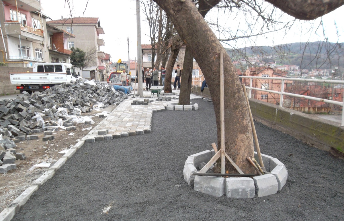 Kdz. Ereğli\'de Mahallelerde Yaya Kaldırım Çalışması