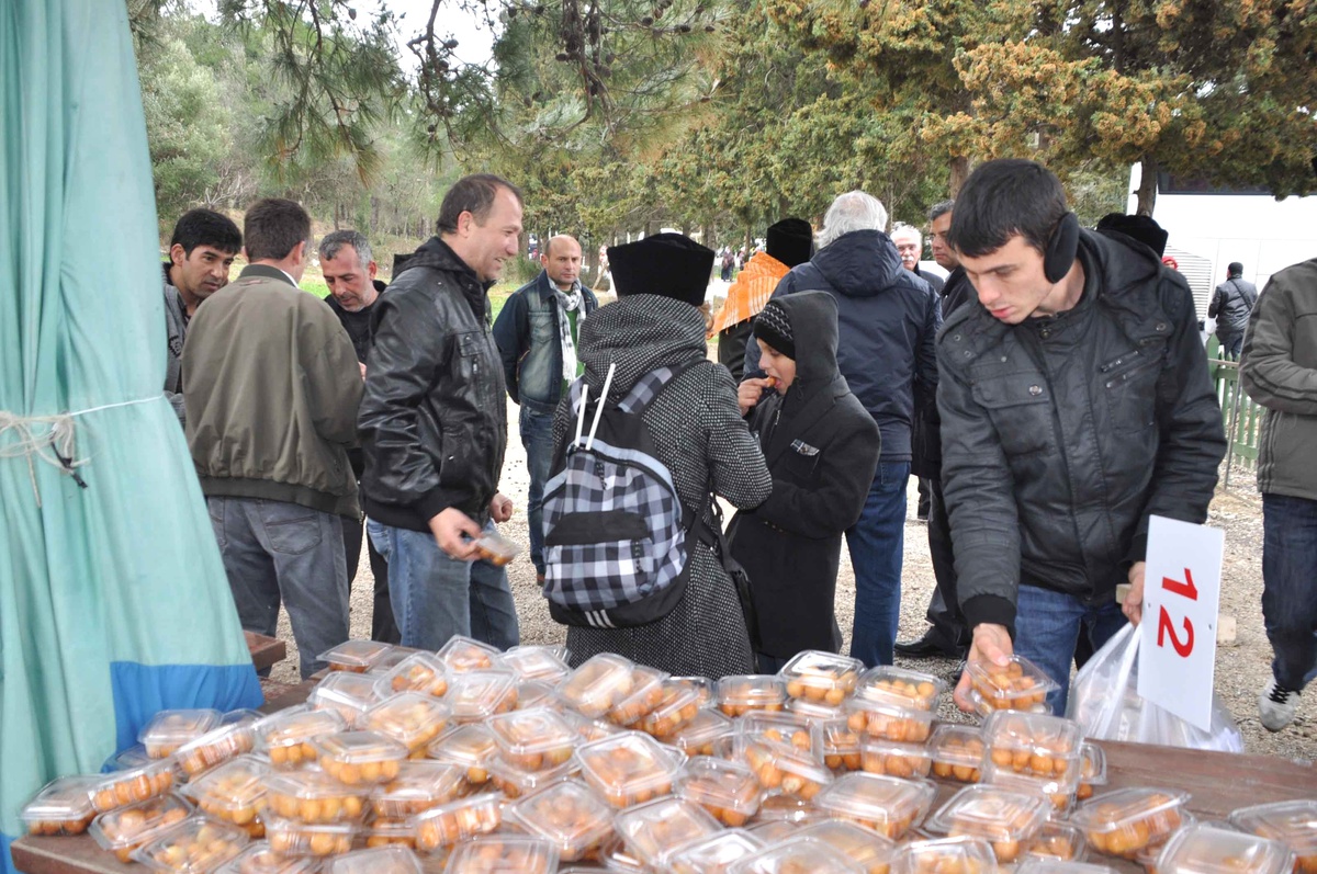 Kuşadası Belediyesi Lokma Döktürdü