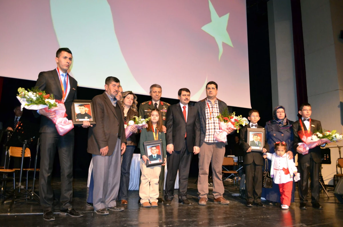 Malatya\'da 3 Şehit Ailesine ve 1 Gaziye \'Devlet Övünç Madalyası\'