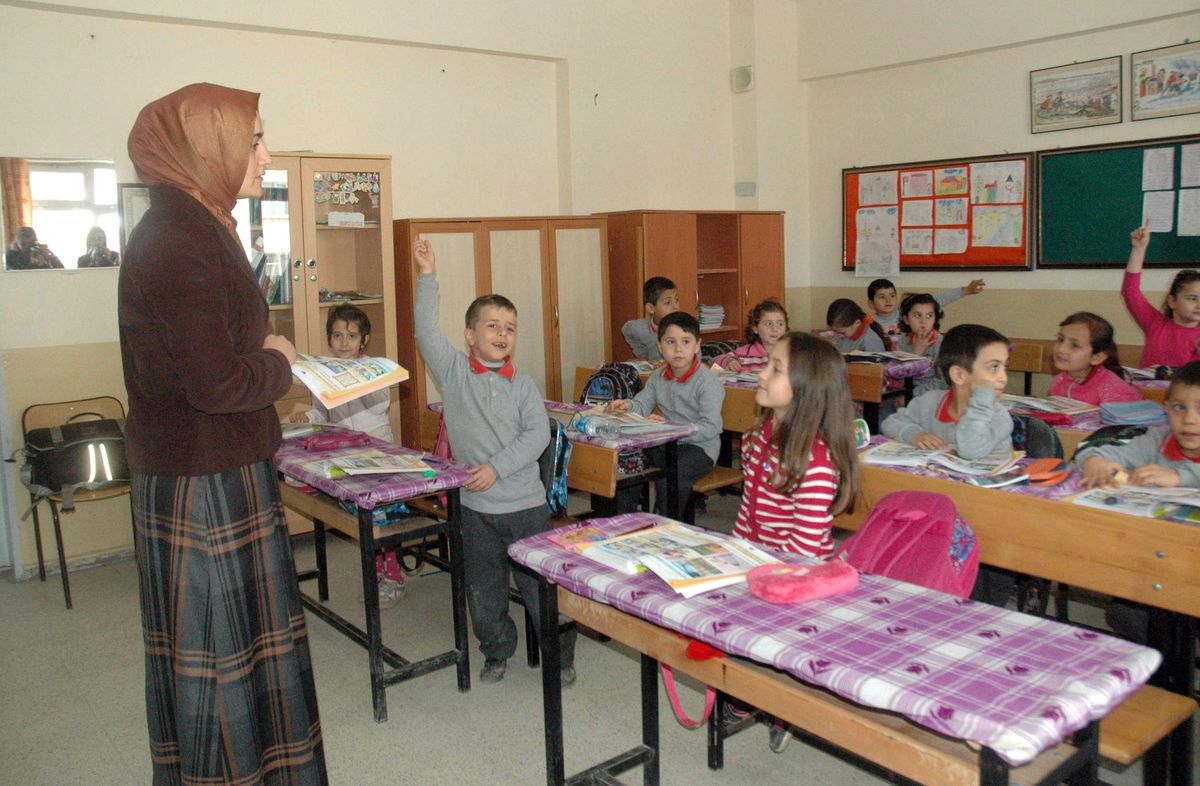 Öğretmenler Derse Serbest Kıyafetle Girdi