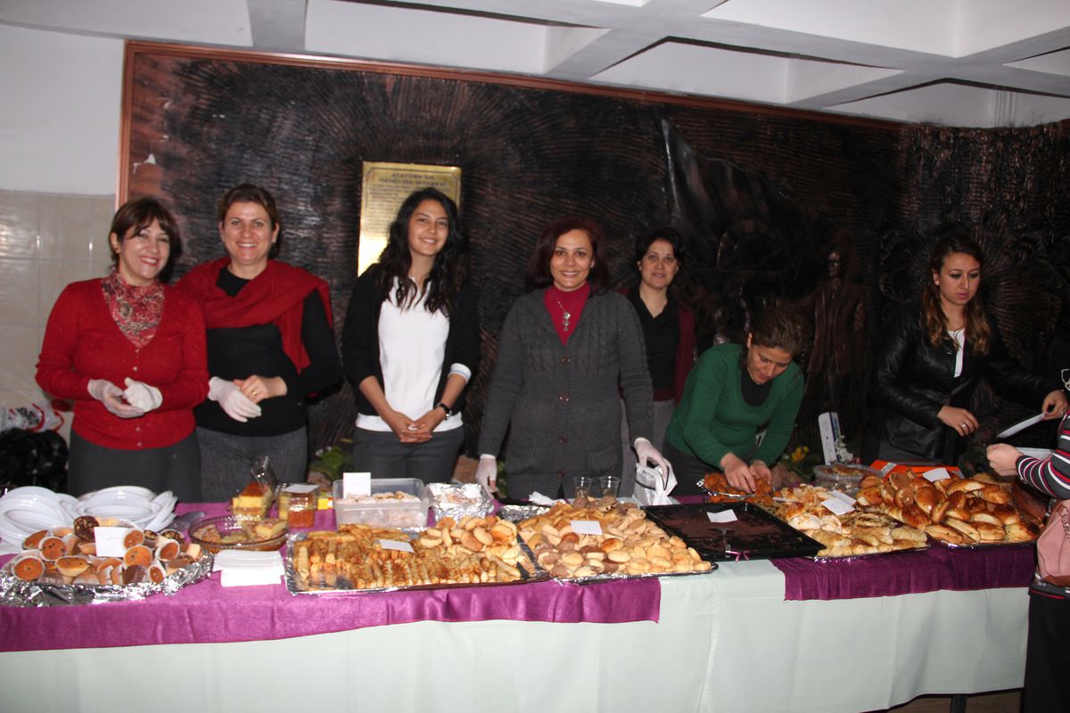 Otelcilik Meslek Lisesi\'nde Kütüphane Yararına Kermes