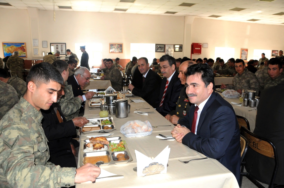 Şanlıurfa\'da Şehitlerin Anısına Fidan Dikildi
