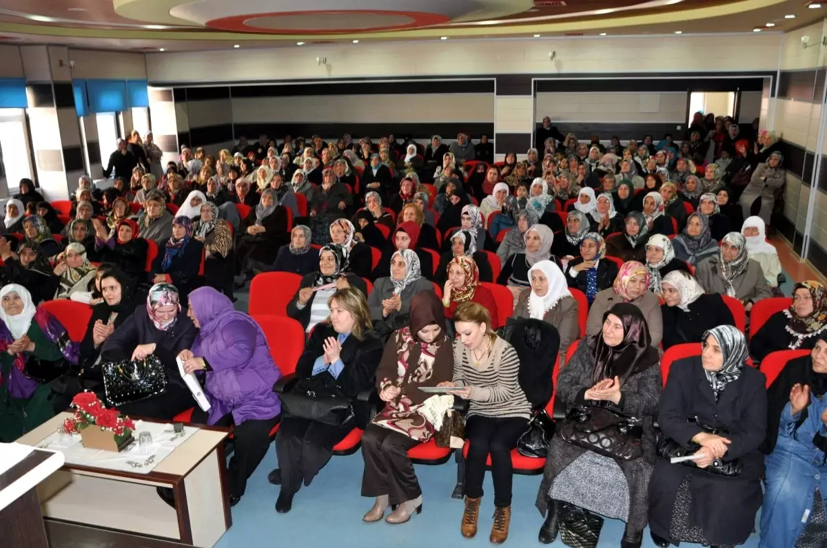 Suşehrinde AK Parti Kadın Kolları "18 Mart Çanakkale Şehitleri Anma Günü" Programı Gerçekleştirdi