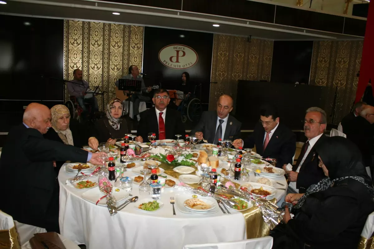 Vali Yılmaz'dan Şehit Aileleri ve Gazilere Yemek