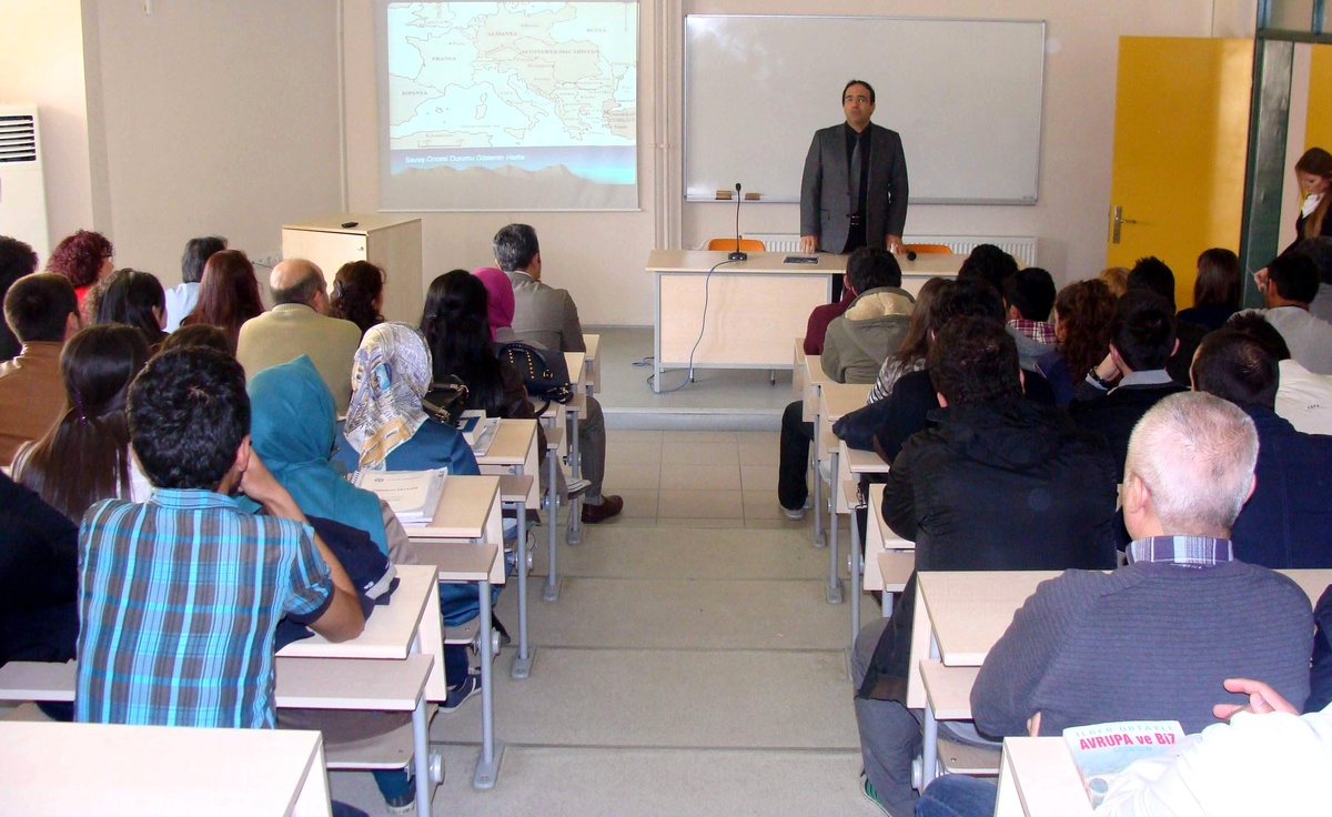 Adü\'lü Gençlere Çanakkale Zaferi Anlatıldı