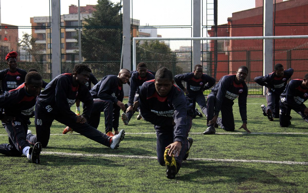 Afrikalı Futbolculara Büyük Kazık