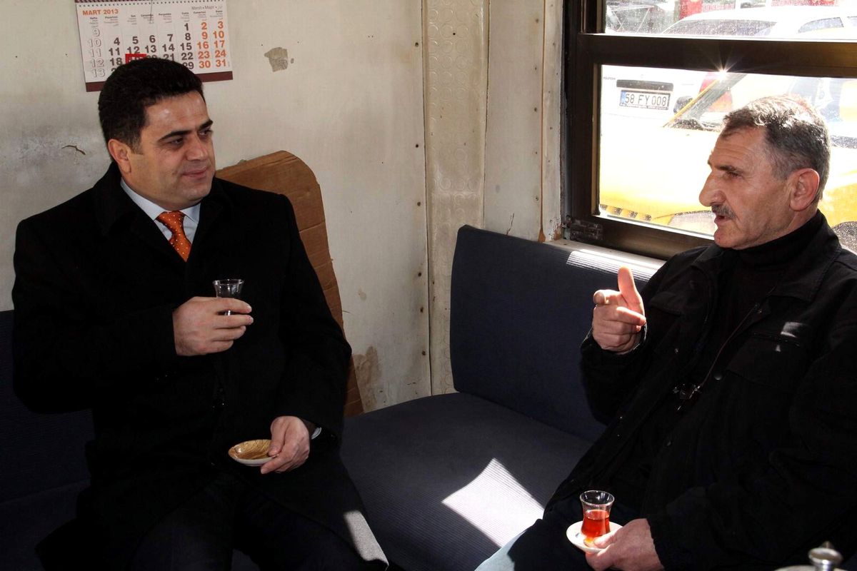 AK Parti İl Başkanı Burhanettin Kuru, Taksi Duraklarını Ziyaret Etti