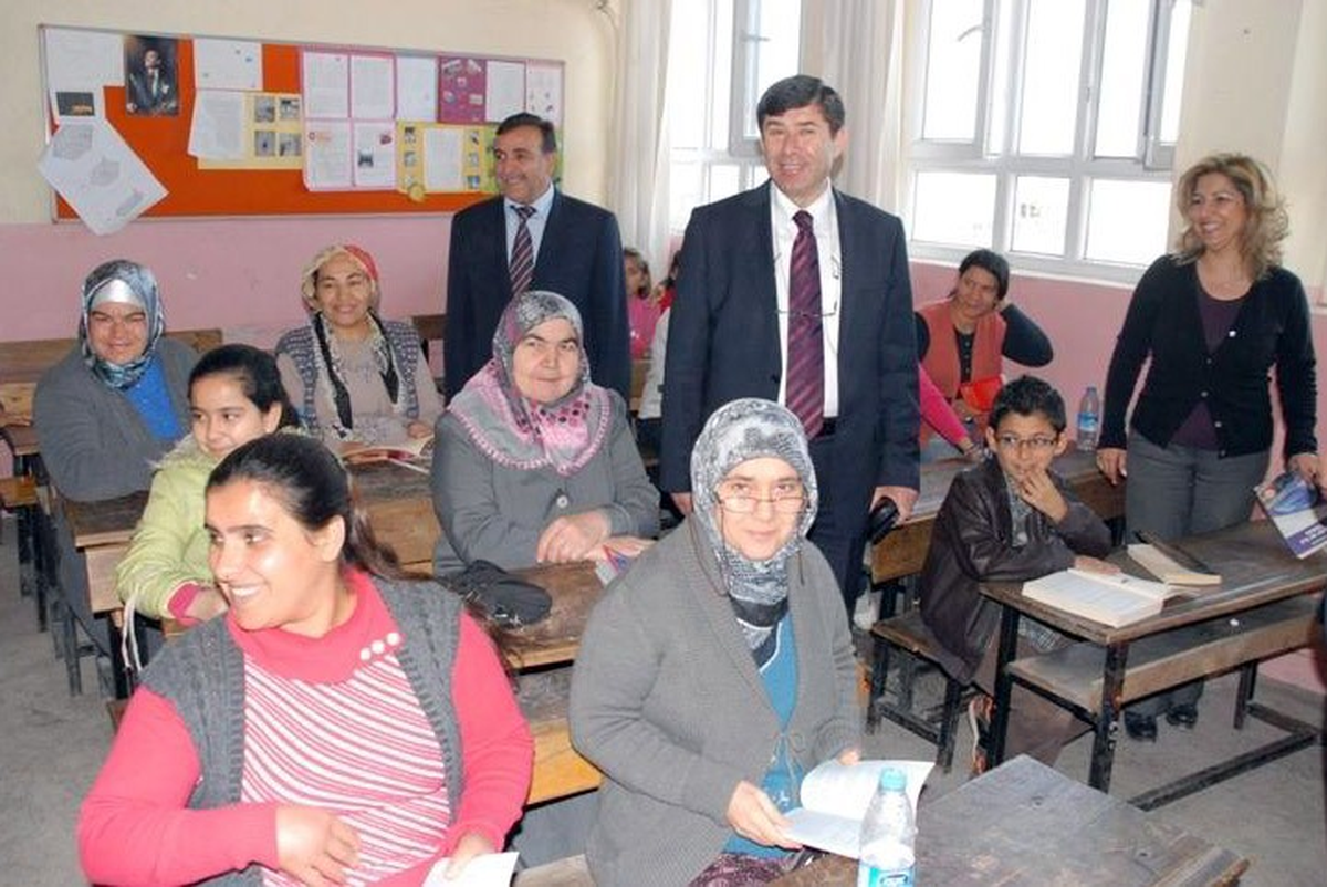 Anne ve Çocukları Aynı Sırada