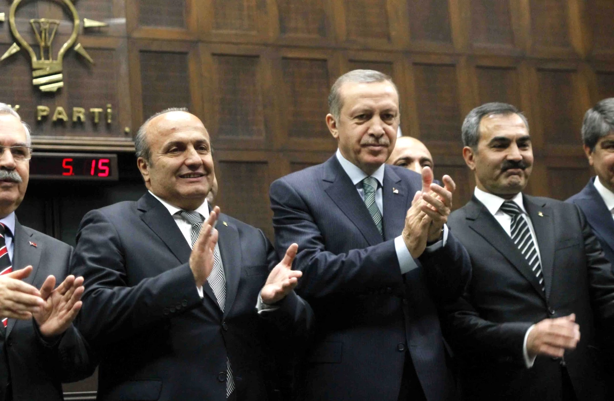 Arslan\'a AK Parti Rozetini Başbakan Erdoğan Taktı